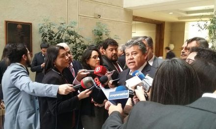 Diputado Espinosa presenta reforma para legislar cambios a las AFP. Senador Guillier: “sistema previsional es un fracaso”.