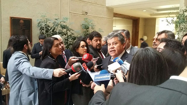 Diputado Espinosa presenta reforma para legislar cambios a las AFP. Senador Guillier: “sistema previsional es un fracaso”.