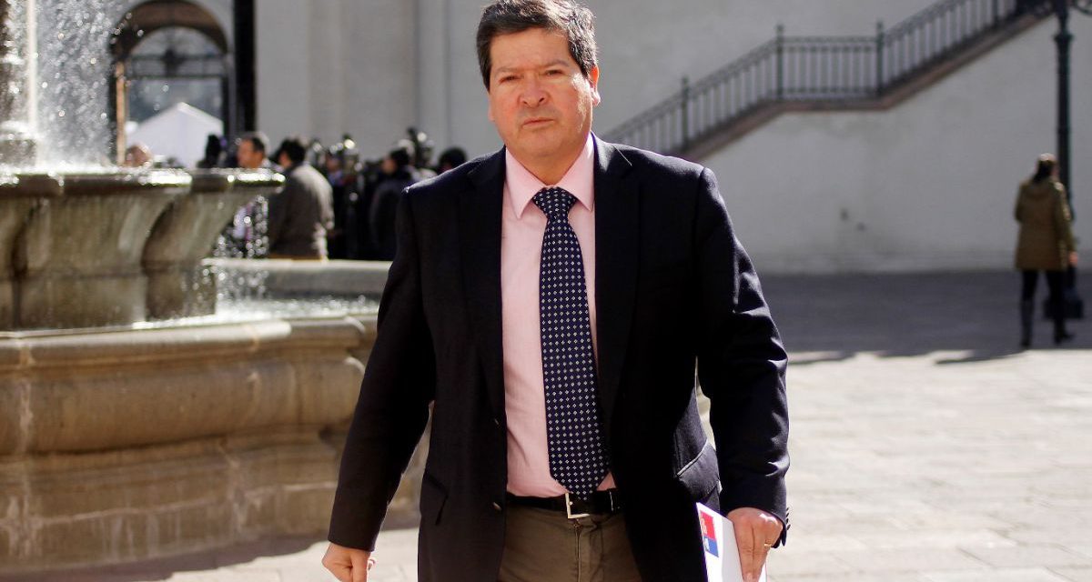 Ernesto Velasco pide terminar «con afán autodestructivo» en la Nueva Mayoría y apoyar a sus liderazgos