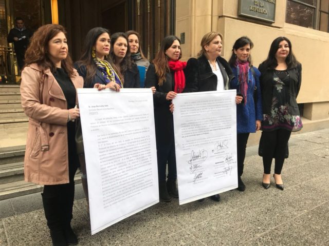 Mujeres radicales exigen a Contraloría acelerar trámite para garantizar aplicación de ley 3 causales